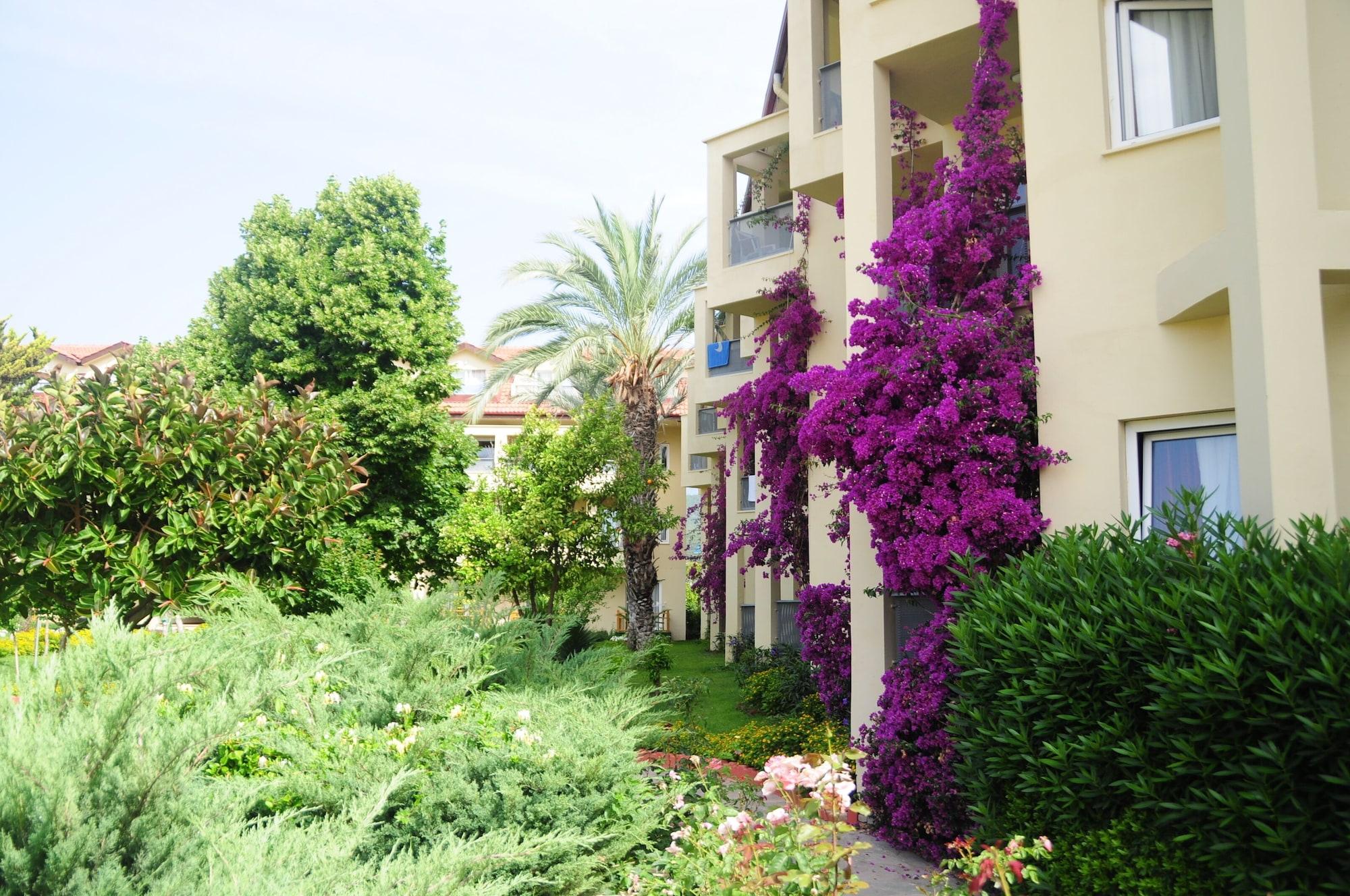 Queen'S Park Le Jardin Kemer Luaran gambar