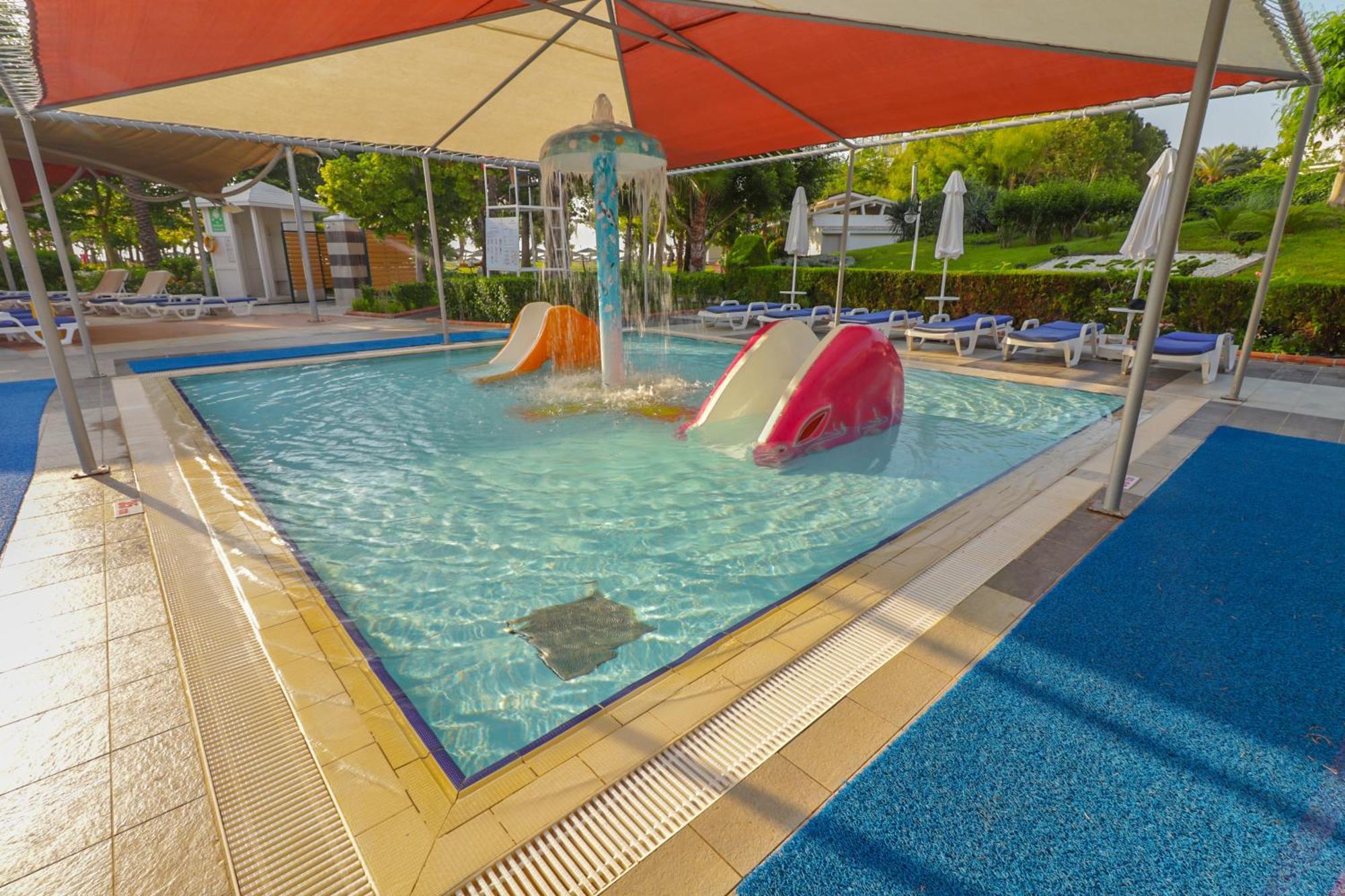 Queen'S Park Le Jardin Kemer Luaran gambar