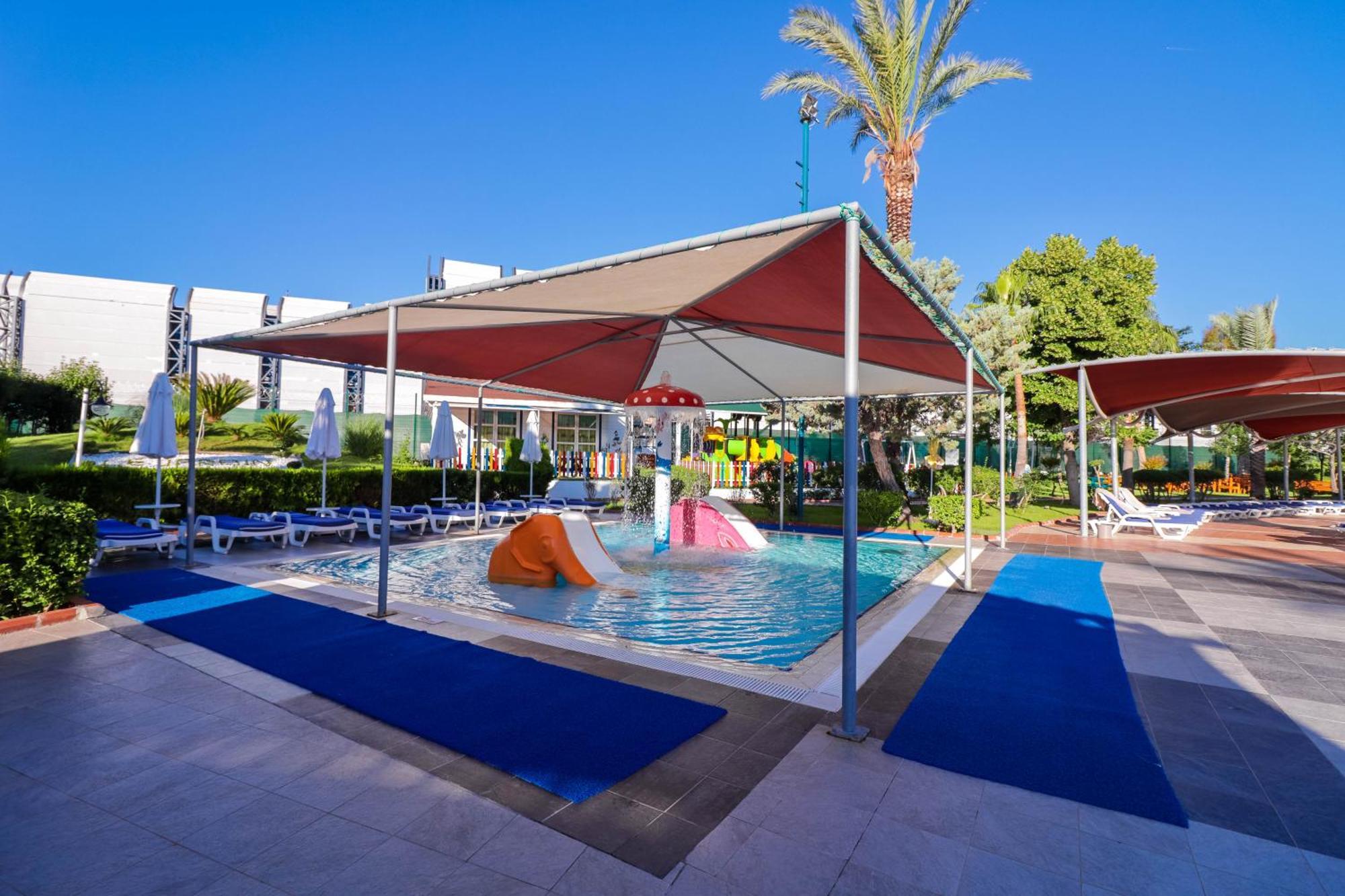 Queen'S Park Le Jardin Kemer Luaran gambar