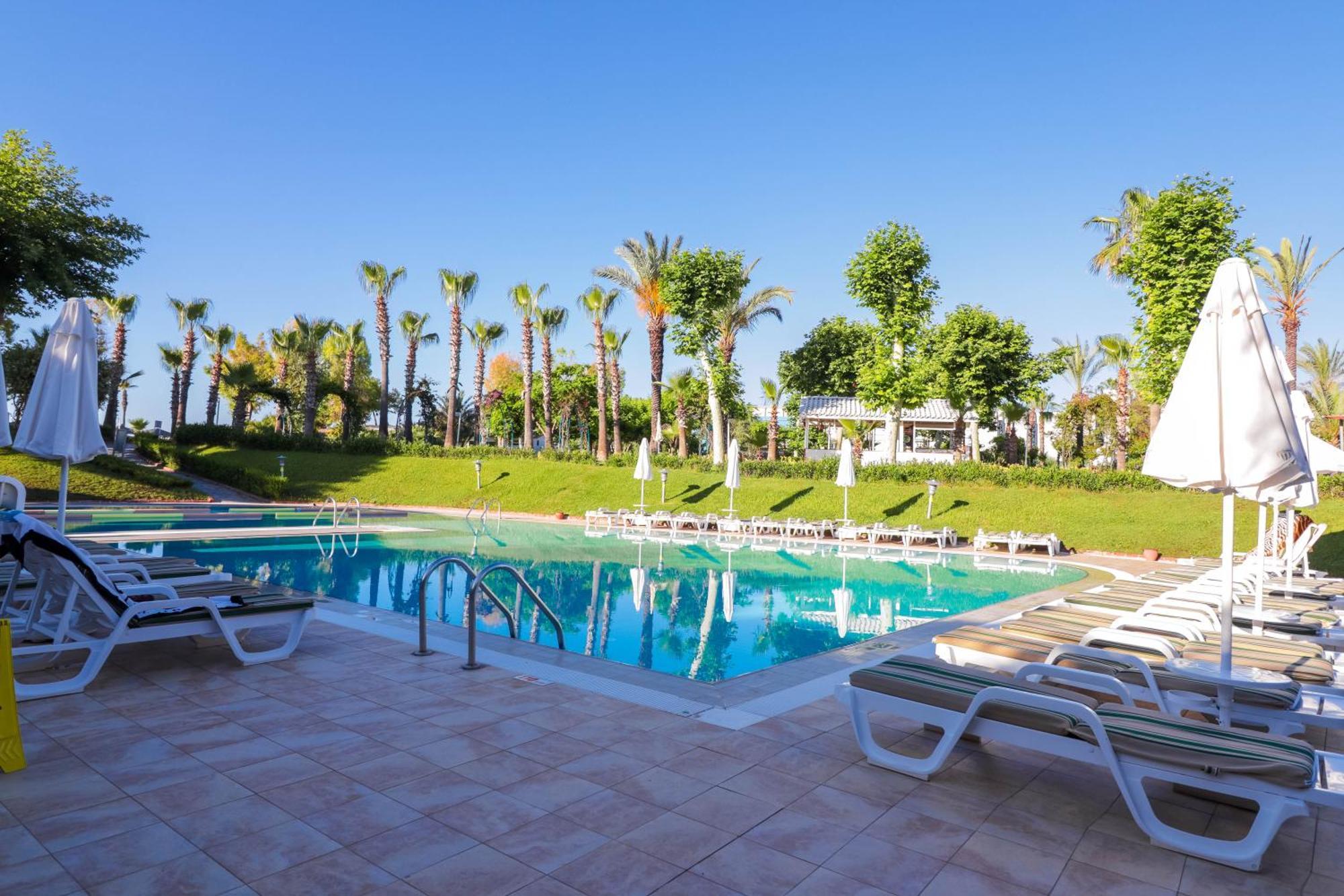 Queen'S Park Le Jardin Kemer Luaran gambar