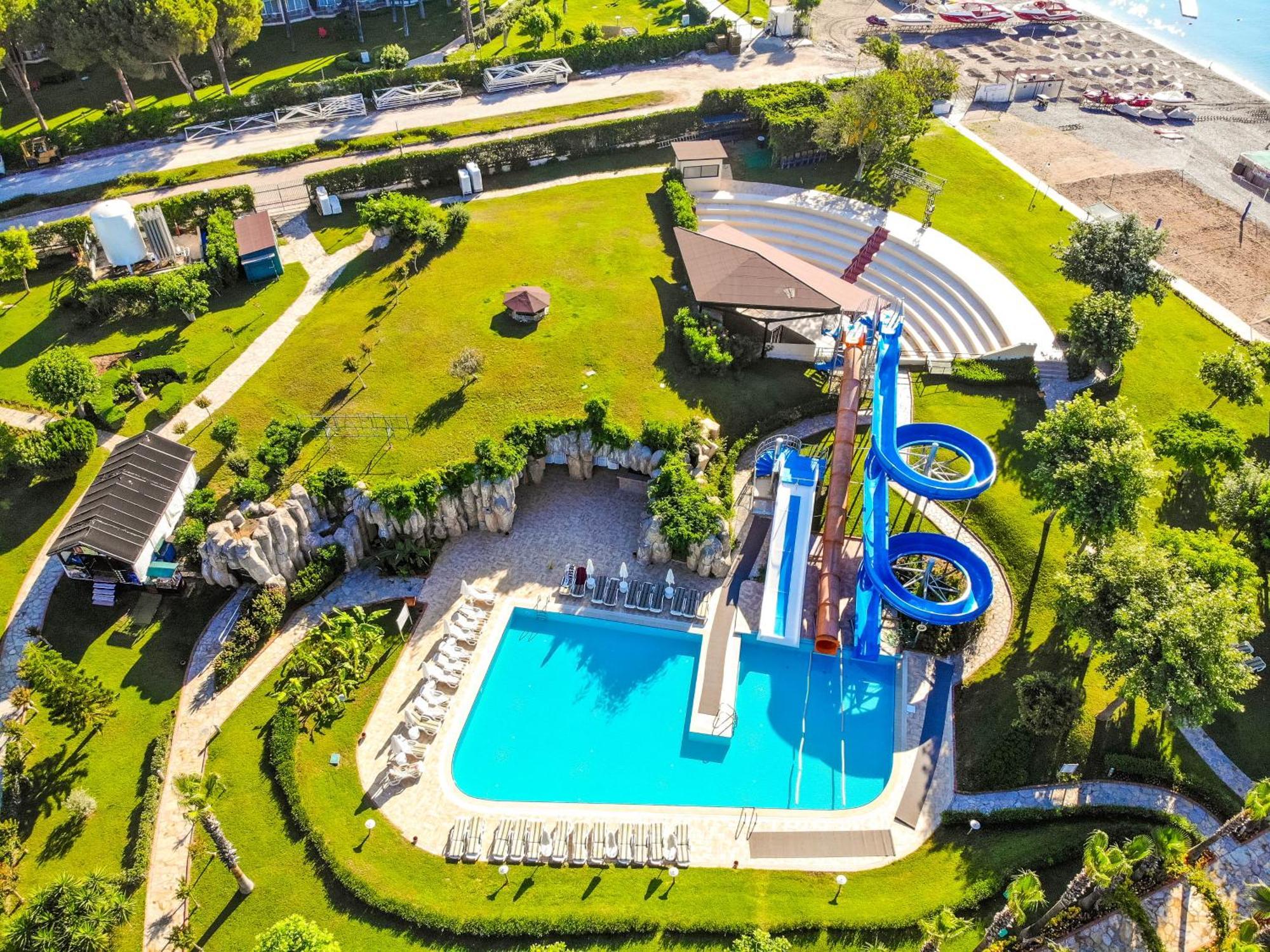 Queen'S Park Le Jardin Kemer Luaran gambar